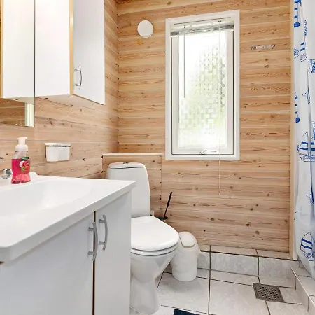 8 Person In 4* Hadsund